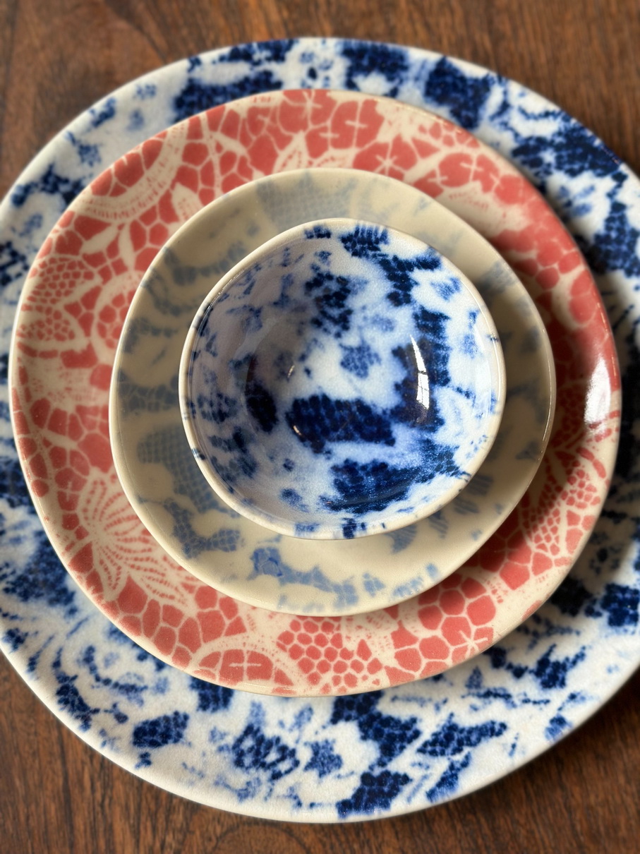 Glossy lace collection